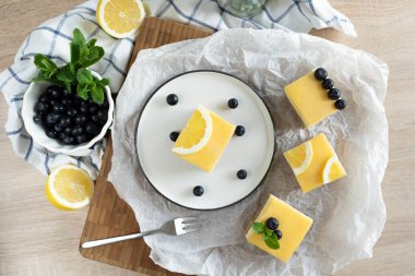 Limonlu ve yaban mersinli cheesecake