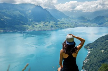 Güzel göl manzarası Vierwaldstattersee, Gersau İsviçre