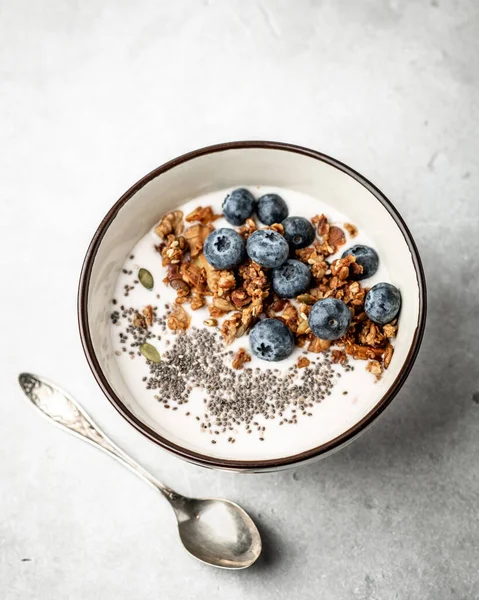 Granola con yogur y arándanos — Foto de Stock