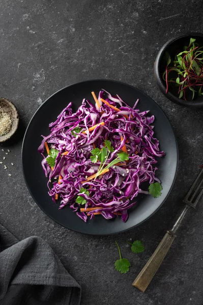 Rotkohlkrautsalat — Stockfoto