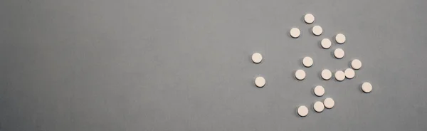 Белые Таблетки Наркотики Сером Фоне Профилактика Коронавируса Веб Баннер Сайте — стоковое фото