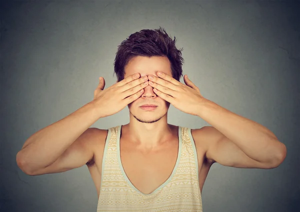 Man covering eyes with hands cant see, hiding — Stock Photo, Image