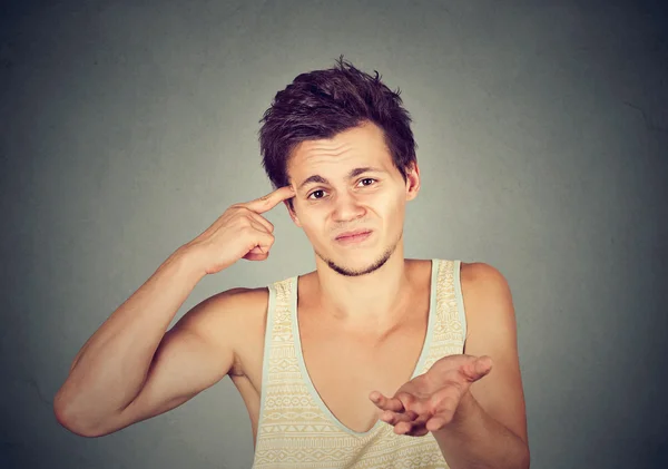 Wütender verrückter junger Mann gestikuliert mit dem Finger bist du verrückt? — Stockfoto