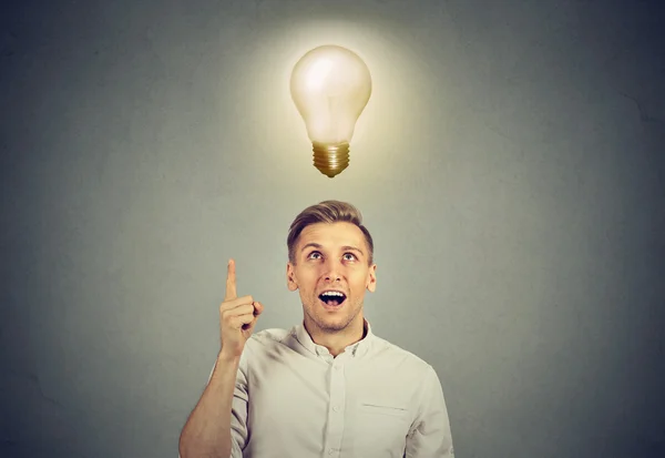 Business man with idea solution and light bulb over head — Stock Photo, Image