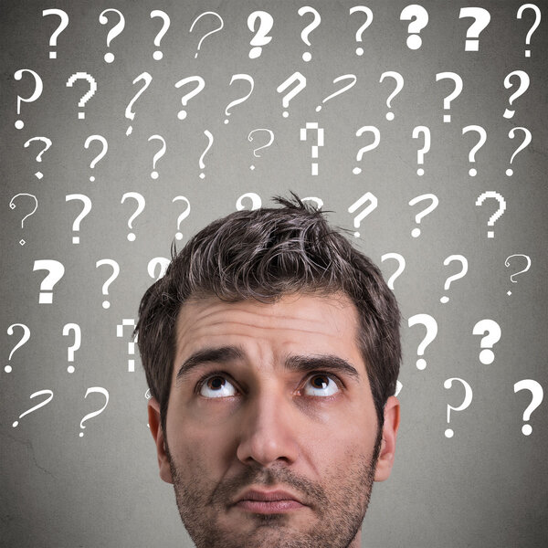 У любопытного человека, думающего, глядя вверх, много вопросов
