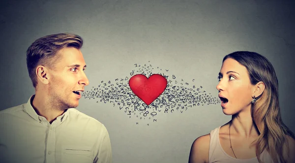 Love connection. Man woman talking to each other red heart in-between — Stock Photo, Image