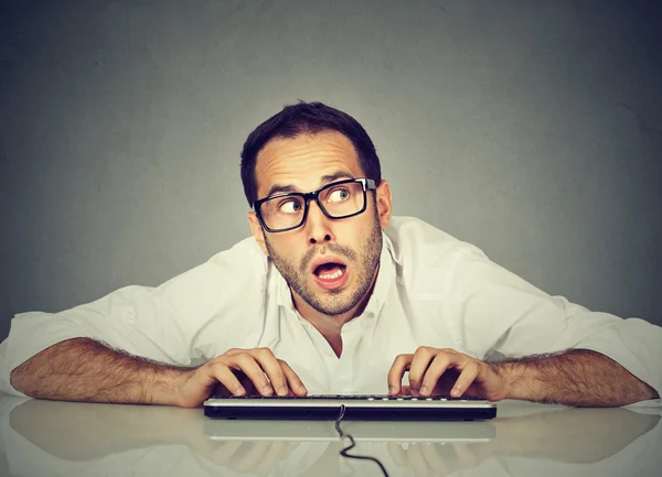 Man typing on the keyboard wondering what to reply — Stock Photo, Image