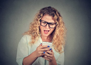 cep telefonu stresli metinleri ve aramaları kızgın tutan kadın vurguladı 