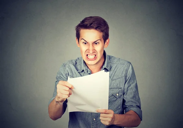 Angry stressed screaming business man with documents papers paperwork — Stock Photo, Image