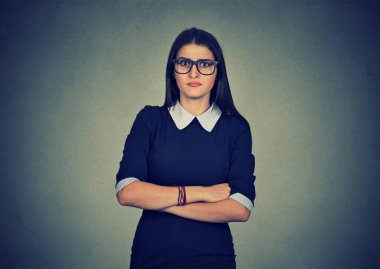 Sıktı kötü tutum huysuz kötümser kadınla kızgın kızgın