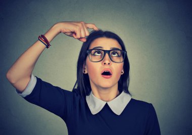 kadın baş için denemekten recal seyir bir şey düşünmeye tırmalamak