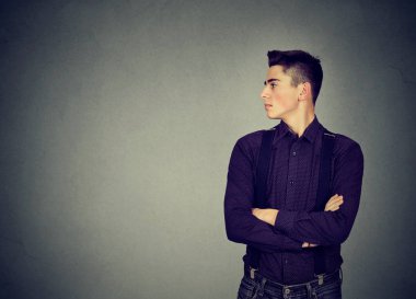 Portre genç adam onun yüzüne