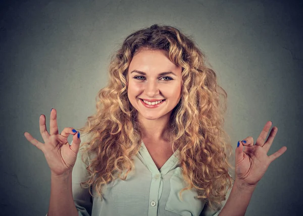 Beautiful young woman showing Ok sign — Stock Photo, Image