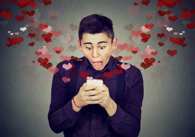 şok adam almak aşk sms metin haber üstünde hareket eden telefon 