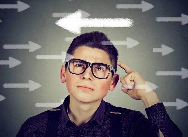 Man in glasses has a second thought choice — Stock Photo, Image