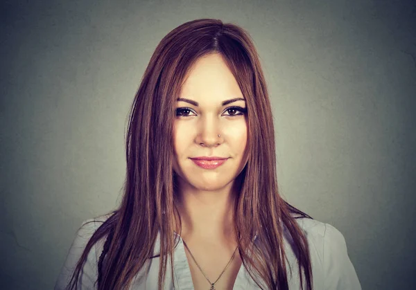 Happy woman. Smiling girl looking at camera — Stock Photo, Image