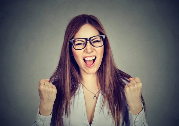 Portrait angry young woman screaming — Stock Photo, Image