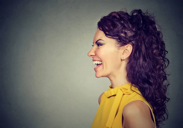 Side profile portrait of a happy laughing woman — Stock Photo, Image