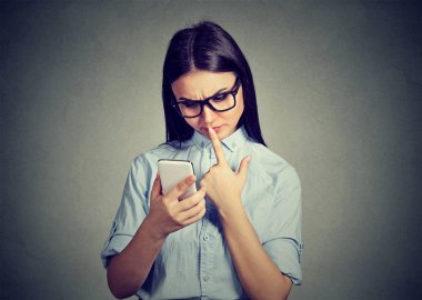 Having zahmetli ile yeni smartphone clueless çapraşık kız