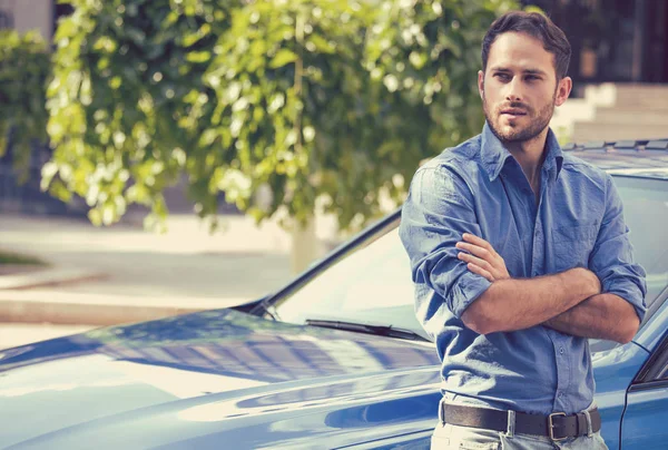 Handsome man standing in front of his car — Stock Photo, Image