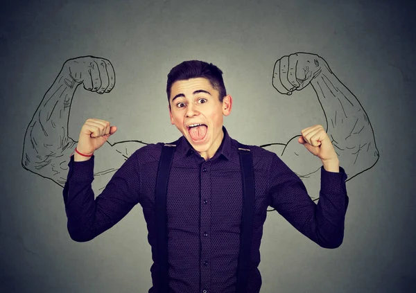 Powerful confident young man flexing his muscles — Stock Photo, Image