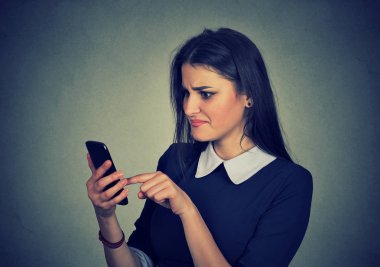 Cep telefonu seyir karışık kadın 