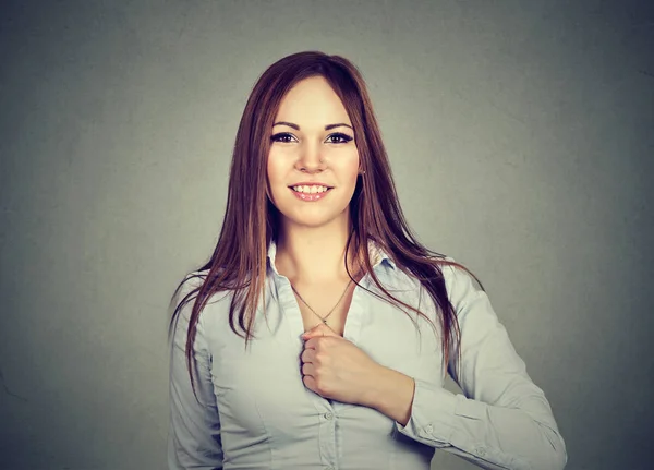 Giovane donna fiduciosa determinata per un cambiamento — Foto Stock