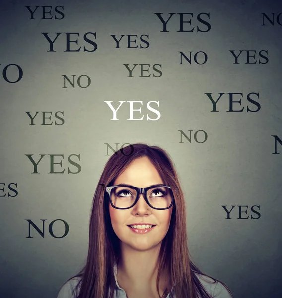 Young woman thinking yes or no — Stock Photo, Image