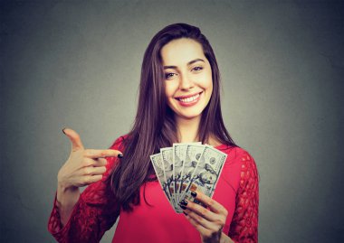 para para tutan başarılı genç iş kadını