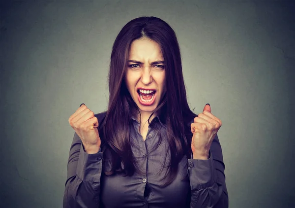 Mujer enojada enojada gritando — Foto de Stock