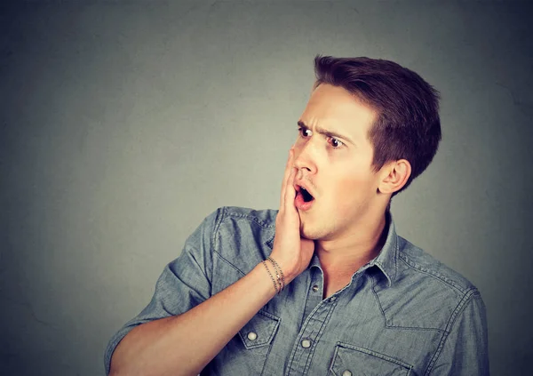 Shocked man looking to the side — Stock Photo, Image