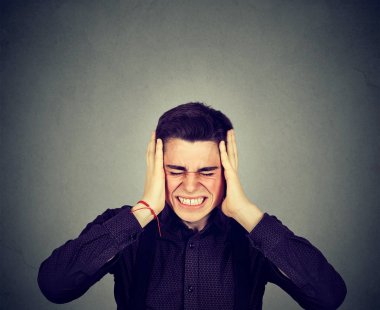 adam sinirli vurguladı. Negatif insan duyguları 