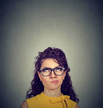 Şüpheli düşünceli genç kadın arıyorum 