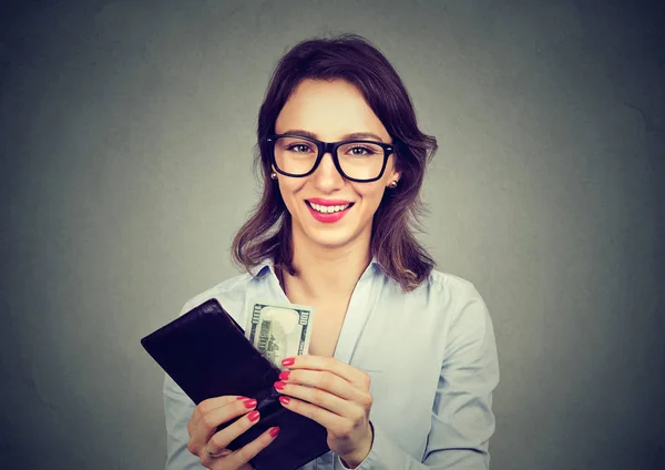 Happy woman with money in her wallet — Stock Photo, Image