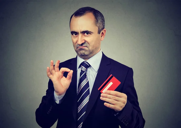 Sly liar mature businessman employee reassuring their credit card is the best — Stock Photo, Image