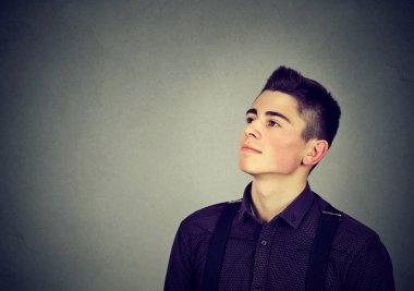 düşünceli genç adam arıyorum 