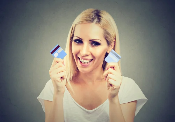 Happy debt free young woman holding a credit card cut in two pieces — Stock Photo, Image