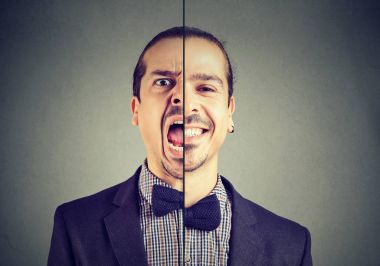 Bipolar bozukluk kavramı. Çift yüz ifadesi ile genç iş adamı 
