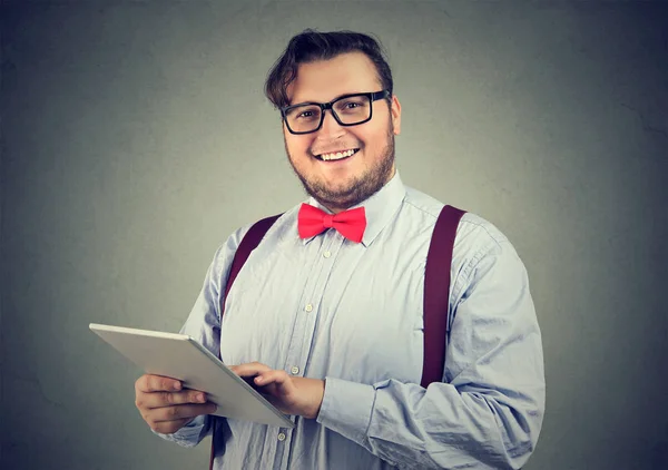 Cheerful man with notepad — Stock Photo, Image