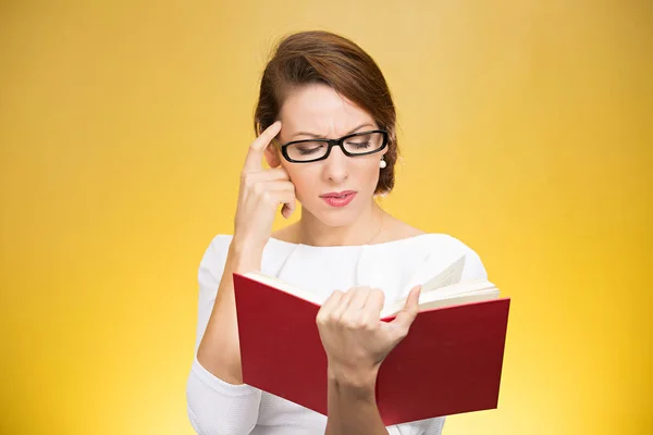 Concentrated woman thinking on book content — Stock Photo, Image