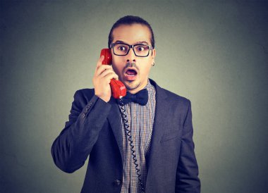 Telefonla konuşurken şok arıyor işadamı
