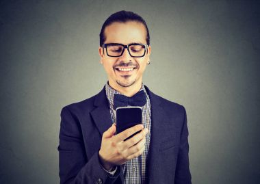 Smartphone izleyen içerik adamım