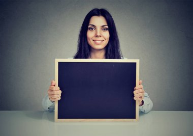 İçerik kadın gösteren boş yazı tahtası