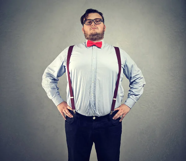 Exceso de confianza gordito hombre en bowtie — Foto de Stock