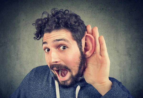 Young man tries to listen carefully — Stock Photo, Image