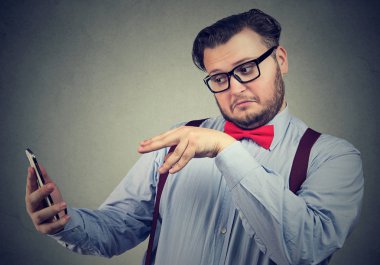 Adam smarpthone ile işleme ve el hareketi