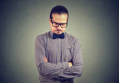 Bıkkın genç adam öfke ile yönetme