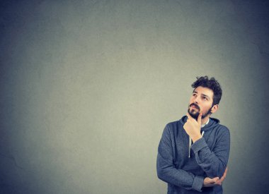 yakışıklı adam ararken düşünme