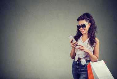 Güzel kadın cep telefonu online kontrol fiyatları alışveriş.