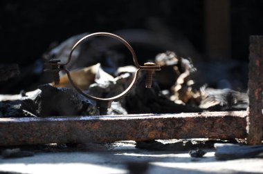 Metal yapılar, çiviler ve cıvatalar